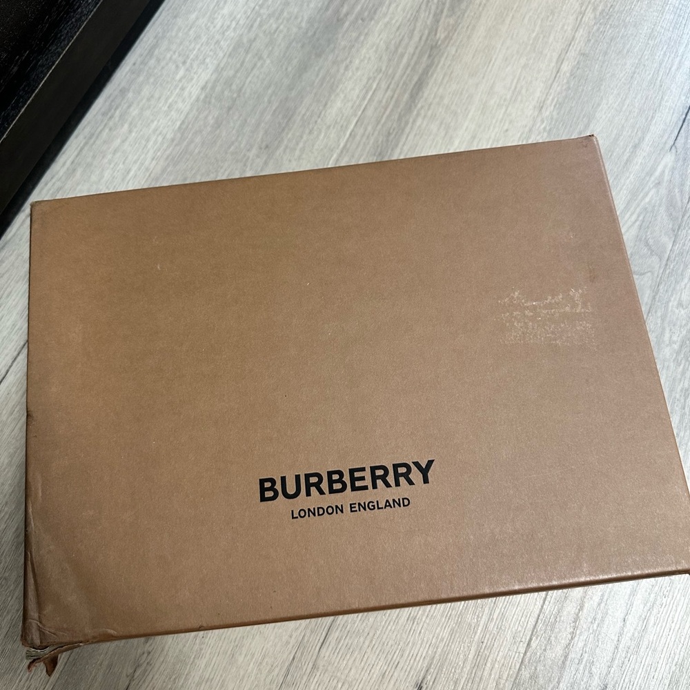 Burberry Sneakers - Picture 6 of 7